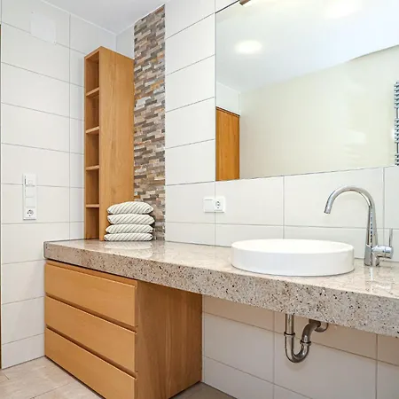 Apartment In 1 Stock *