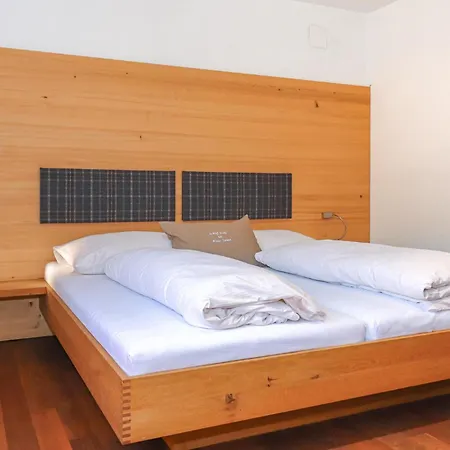In 1 Stock Apartment Bizau