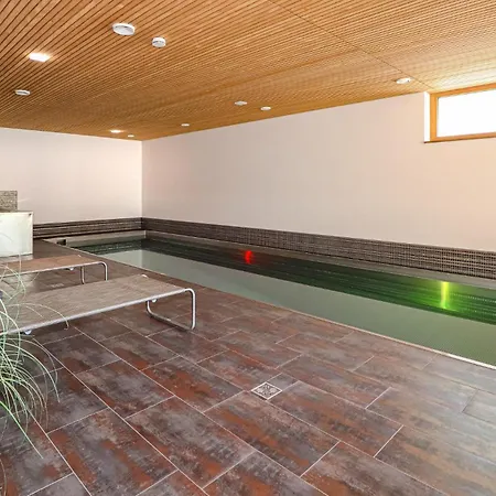 Apartment In 1 Stock Bizau